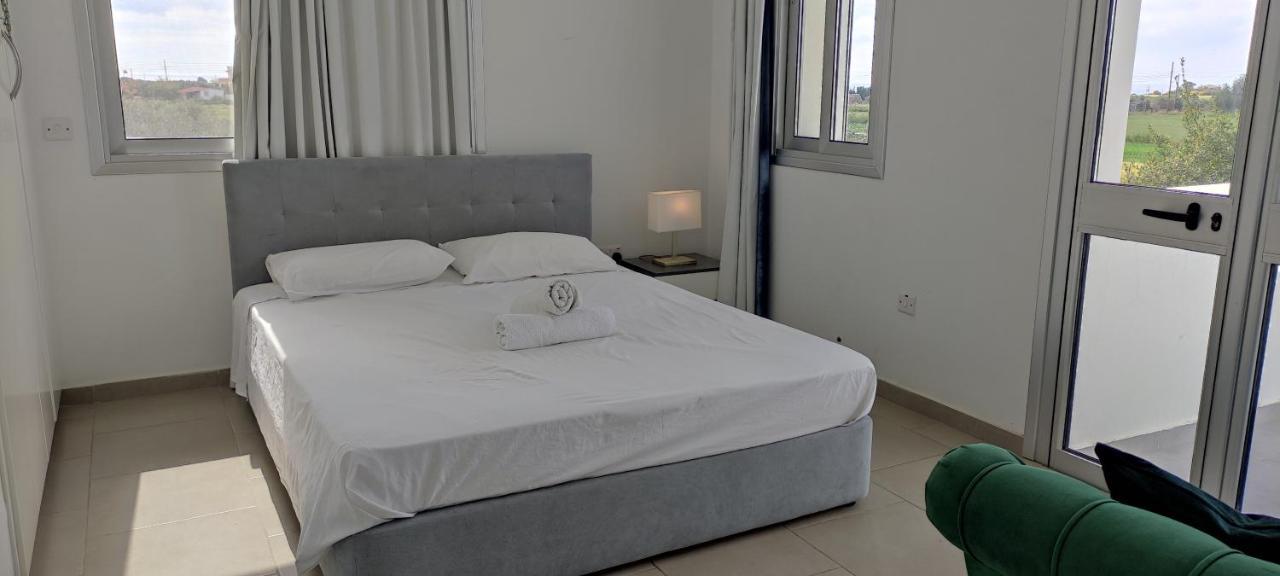 Kiti Village Villa, Cyprus, Salt-Water Pool, 6 Bedrooms, Larnaca エクステリア 写真
