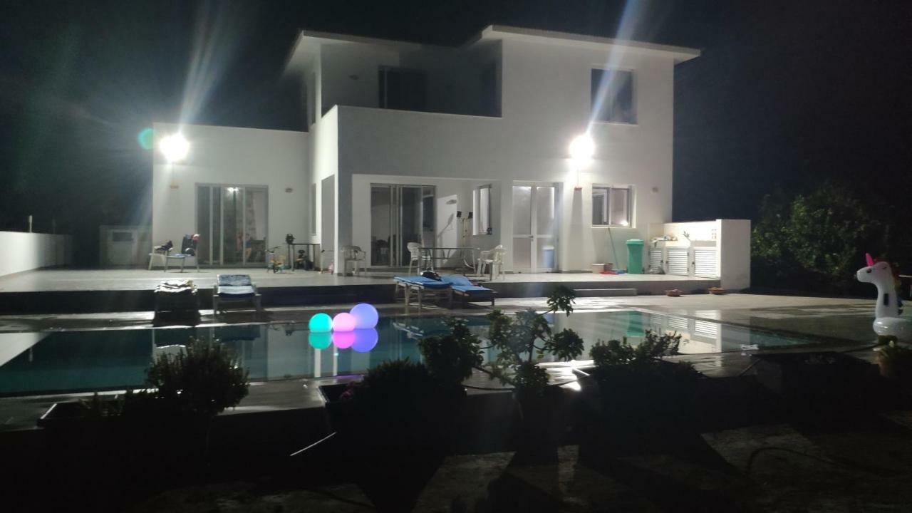 Kiti Village Villa, Cyprus, Salt-Water Pool, 6 Bedrooms, Larnaca エクステリア 写真